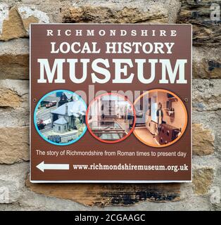 Panneau pour le Richmondshire local History Museum, Richmond, North Yorkshire, Angleterre, Royaume-Uni. Banque D'Images