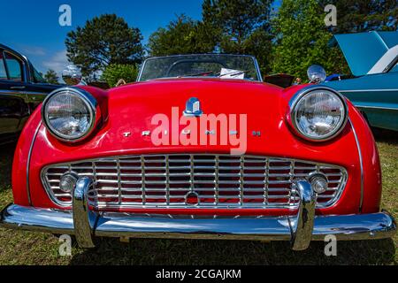 Savannah, GA / USA - 21 avril 2018: 1961 Triumph TR3 lors d'un salon de l'auto à Savannah, Géorgie. Banque D'Images