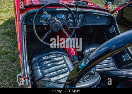 Savannah, GA / USA - 21 avril 2018: 1961 Triumph TR3 lors d'un salon de l'auto à Savannah, Géorgie. Banque D'Images