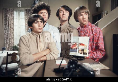 Davy Jones, Mickey Dolenz, Peter Tork et Mike Nesmith dans l'émission de télévision 'The Monkees' (1967) / référence du dossier 34000-478THA Banque D'Images