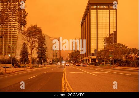 Oakland, CA, 09 septembre 2020, à 12:00. Le comté d'Alameda compte parmi les plus grands incendies de l'État, le feu CZU à Santa Cruz et à Napa Banque D'Images