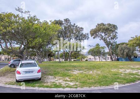 Cape Town, Afrique du Sud - un espace public ouvert à poumon vert fait partie de la planification de la ville pour la banlieue d'Edgemead Banque D'Images