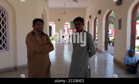 Visite de la tombe du Shah de Waris au cheikhupura Pakistan Banque D'Images