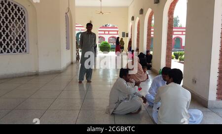 Visite de la tombe du Shah de Waris au cheikhupura Pakistan Banque D'Images