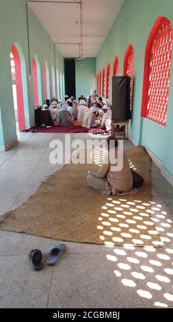 Visite de la tombe du Shah de Waris au cheikhupura Pakistan Banque D'Images