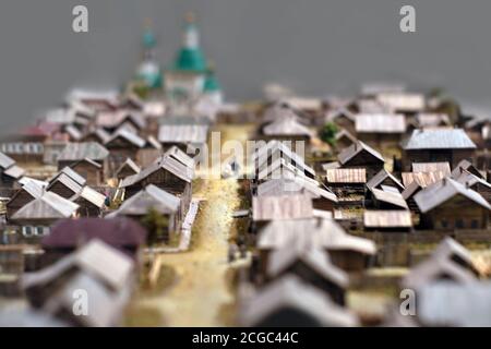 L'église est en arrière-plan. Faible profondeur de champ et mousness du bleu. Banque D'Images