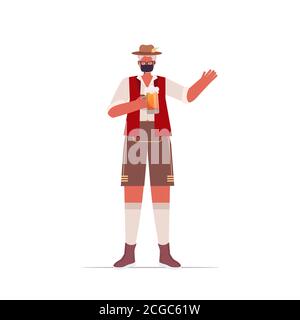 Homme dans un masque médical tenant une tasse à bière fête de l'Oktoberfest coronavirus concept de quarantaine guy dans les vêtements traditionnels allemands pleine longueur illustration vectorielle Illustration de Vecteur