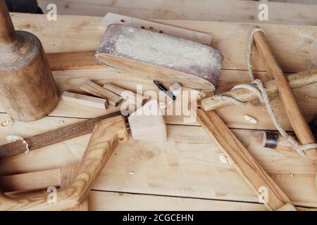 Les outils de menuisier pour travailler avec une chemise d'arbre Banque D'Images