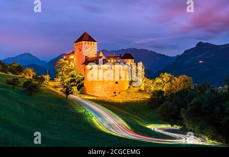 Château de Vaduz au Liechtenstein la nuit Banque D'Images