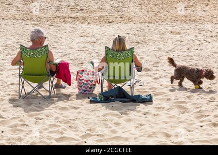 Bournemouth, Dorset, Royaume-Uni. 10 septembre 2020. Météo au Royaume-Uni : chaud et ensoleillé, tandis que les visiteurs se rendent au bord de la mer pour profiter du soleil sur les plages de Bournemouth. Crédit : Carolyn Jenkins/Alay Live News Banque D'Images