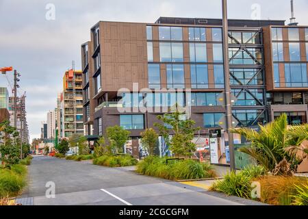 AUCKLAND, NOUVELLE-ZÉLANDE - 26 AOÛT 2018 : rue de la ville le long du quai le matin d'hiver. Banque D'Images