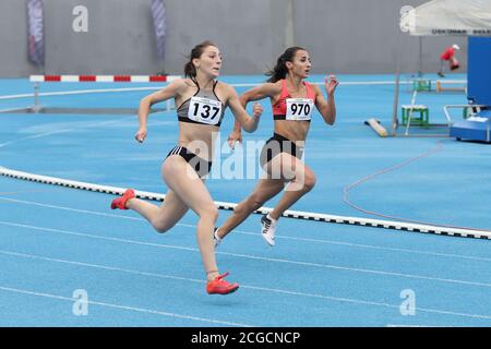 ISTANBUL, TURQUIE - 04 SEPTEMBRE 2020 : athlètes en course pendant les championnats d'athlétisme turcs Banque D'Images