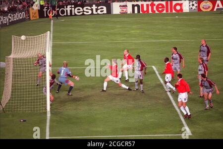 OLE Gunnar Solskjaer marque le but de dernière minute de Manchester United. Man Utd / Bayern Munich, finale de la Ligue des champions. 26/5/1999. PHOTO: MARQUER LA DOULEUR Banque D'Images
