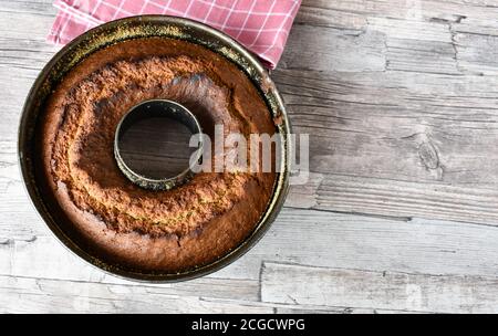 gâteau de marbre dans un moule à ressort Banque D'Images