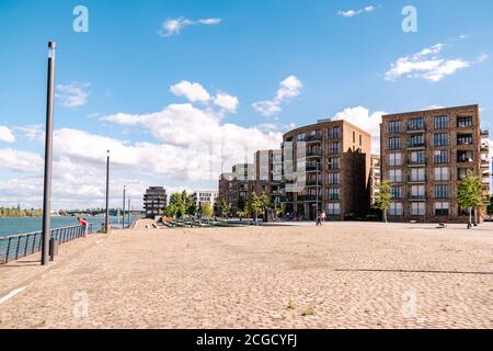 Mainz, Rheinland-PfalzGermany août 2020 , New Just Built structures appartement condo au port sur le Rhin à Mayence par le rhin Banque D'Images