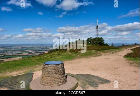 Le topogramme et l'émetteur au sommet du Wrekin, Shropshire Banque D'Images