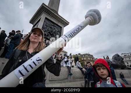 Manifestation de masse de théoricien de conspiration de la COVID de ‘Unite for Freedom’ à Trafalgar Square, Londres, Royaume-Uni. Banque D'Images