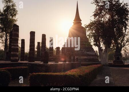 Wat Chana Songkhram. Un des plus grands chedis de Sukhothai. Le temple a probablement été construit au XIVe siècle. Son nom se traduit par - temple du Banque D'Images