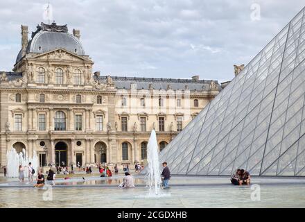 PARIS, FRANCE - JUILLET 31,2017 : le Musée du Louvre à Paris Banque D'Images