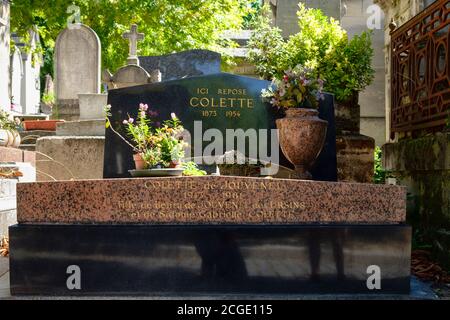 La tombe de Colette au cimetière du Père Lachaise Paris Banque D'Images