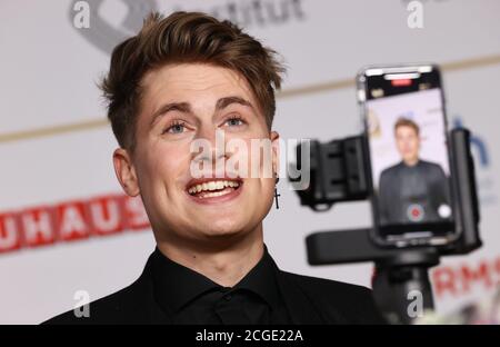 Hambourg, Allemagne. 10 septembre 2020. Falco Punch vient au 11e prix de la radio allemande. Le gala aura lieu dans le Schuppen 52, dans le port de Hambourg, sans audience. Credit: Christian Charisius/dpa/Alay Live News Banque D'Images