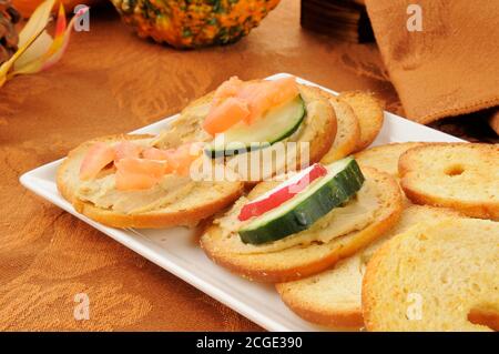 Houmous aux épices à l'ail sur le bagel comme hors-d'œuvre Banque D'Images