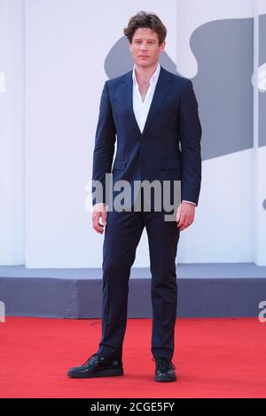 Palazzo del Cinema, Lido, Venise, Italie. 10 septembre 2020. James Norton pose sur le tapis rouge pour nulle part spécial. Photo par crédit : Julie Edwards/Alamy Live News Banque D'Images