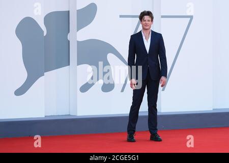 Palazzo del Cinema, Lido, Venise, Italie. 10 septembre 2020. James Norton pose sur le tapis rouge pour nulle part spécial. Photo par crédit : Julie Edwards/Alamy Live News Banque D'Images