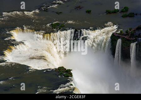 Vue aérienne des chutes d'Iguazu, l'une des 7 nouvelles merveilles de la nature, au Brésil et en Argentine Banque D'Images