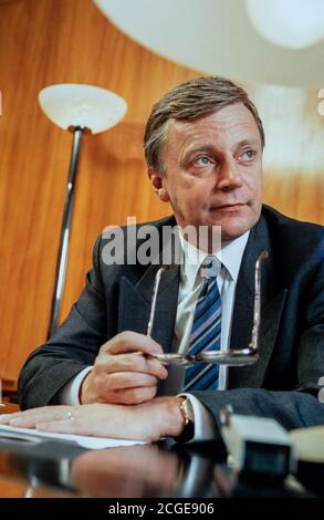 John Monks Secrétaire général du Congrès des syndicats photographié dans son bureau de Londres. 21 mars 1994. Photo: Neil Turner Banque D'Images