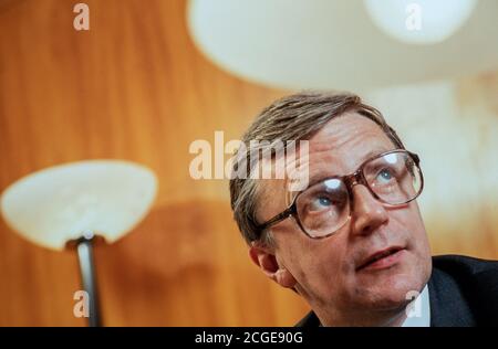 John Monks Secrétaire général du Congrès des syndicats photographié dans son bureau de Londres. 21 mars 1994. Photo: Neil Turner Banque D'Images