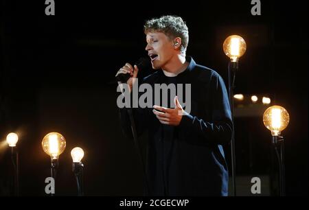 Hambourg, Allemagne. 10 septembre 2020. Tim Bendzko, chanteur, sera sur scène lors de la présentation du 11e Prix de la radio allemande. Credit: Christian Charisius/dpa/Alay Live News Banque D'Images