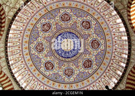 Vue intérieure sur la mosquée Selimiye, le plafond et le dôme. Le chef-d'œuvre de Mimar Sinan à l'époque dorée de l'Empire ottoman. Banque D'Images