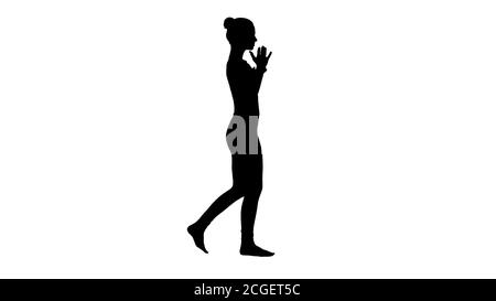 Silhouette jeune femme pratiquant l'exercice de respiration et la marche. Banque D'Images