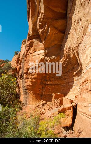 Dans le Red Canyon se trouve le site du patrimoine patki, un site avec des habitations de la falaise de Sinagua (1150 à 1300 après J.-C.) et de l'art rupestre près de Sedona, Arizona, États-Unis. Banque D'Images
