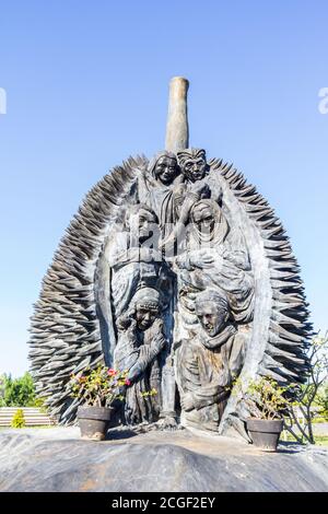 Le Durian, une sculpture de l'artiste local Kublai à l'aéroport international de Davao à Davao, Philippines Banque D'Images