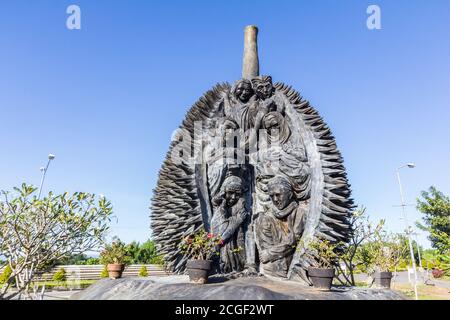 Le Durian, une sculpture de l'artiste local Kublai à l'aéroport international de Davao à Davao, Philippines Banque D'Images