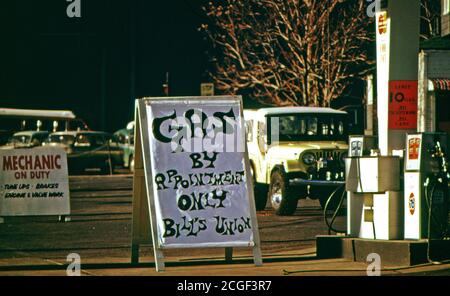 1974 - Gaz Portland sur rendez-vous chaque jour davantage les signes à Portland et d'autres parties de l'Oregon jusqu'à l'État mis en Œuvre le Plan de gaz Odd-Even Banque D'Images