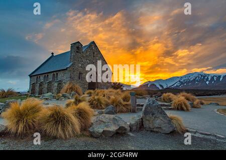 Belle lumière du matin à l'église du bon Berger dans le lac Tekapo, Nouvelle-Zélande Banque D'Images