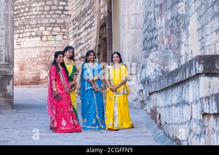 Indiennes Mesdames Mehrangarh fort Jodhpur Rajasthan Inde Banque D'Images