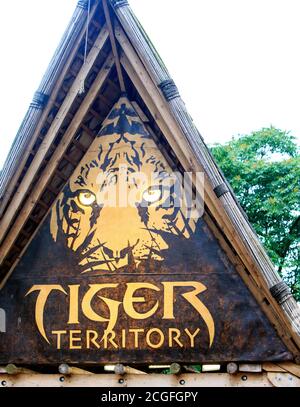 Entrée du territoire du tigre au zoo de Londres Banque D'Images