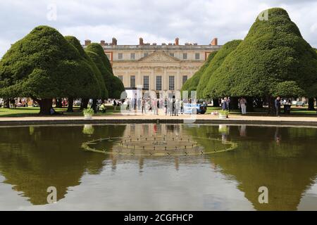Cours of Elegance 2020, Hampton court Palace, Londres, Royaume-Uni, Europe Banque D'Images