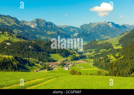 Boltigen est une commune suisse du canton de Berne, située dans le district administratif d'Obersimmental-Saanen. Banque D'Images