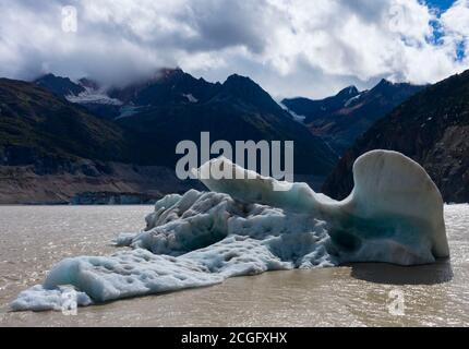 Lhassa. 10 septembre 2020. La photo aérienne prise le 10 septembre 2020 montre une vue sur le glacier dans le comté de Baxoi, dans la région autonome du Tibet au sud-ouest de la Chine. Crédit: Purbu Zhaxi/Xinhua/Alamy Live News Banque D'Images