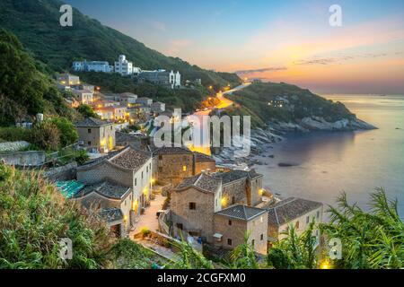 Vue nocturne du village de Qinbi à Matsu, Taïwan Banque D'Images