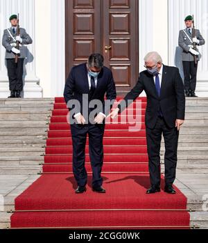 Berlin, Allemagne. 11 septembre 2020. Zoran Milanovic (l), Président de la Croatie, est accueilli par le Président fédéral Frank-Walter Steinmeier au Palais Bellevue. L'ancien Premier Ministre (2011-2016) est Président de la République de Croatie depuis février 2020. Credit: Bernd von Jutrczenka/dpa/Alamy Live News Banque D'Images