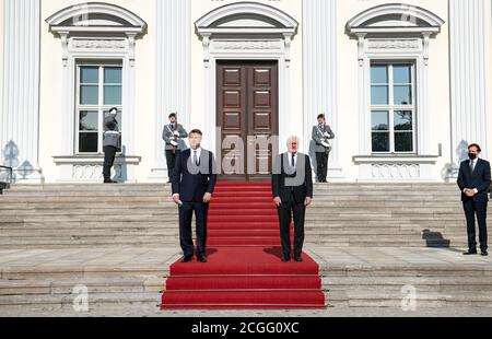 Berlin, Allemagne. 11 septembre 2020. Zoran Milanovic (l), Président de la Croatie, est accueilli par le Président fédéral Frank-Walter Steinmeier au Palais Bellevue. L'ancien Premier Ministre (2011-2016) est Président de la République de Croatie depuis février 2020. Credit: Bernd von Jutrczenka/dpa/Alamy Live News Banque D'Images