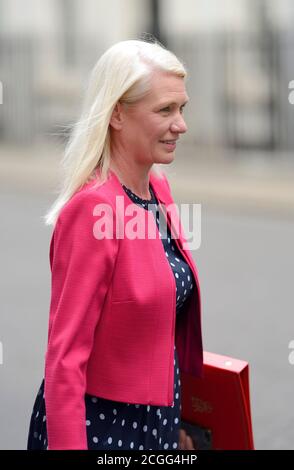 Londres, Royaume-Uni. 8 septembre 2020. Amanda Milling MP (ministre sans portefeuille) à Downing Street à la suite d'une réunion du Cabinet tenue au Foreign Office. Banque D'Images