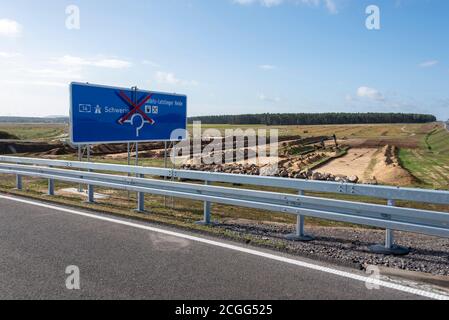 Dolle, Allemagne. 10 septembre 2020. Un panneau pour la route d'accès à l'autoroute en direction de Schwerin se trouve dans la section nouvellement construite. Il marque la fin de la section étendue de huit kilomètres entre Colbitz et Tangerhütte. La section de l'extension nord de l'autoroute A 14 sera ouverte à la circulation le lundi 14.10.2020, en présence du ministre fédéral des Transports Scheuer. Credit: Stephan Schulz/dpa-Zentralbild/ZB/dpa/Alay Live News Banque D'Images