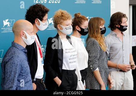 Invité, Noah Saavedra, Luisa-Céline Gaffron, Julia von Heinz, Mala Emde et Tonio Schneider au photocall pour le film "et demain le monde entier / et demain le monde entier" à la Biennale de Venise 2020 / 77e Festival International du film de Venise au Palazzo del Casino. Venise, 09/10/2020 | utilisation dans le monde entier Banque D'Images